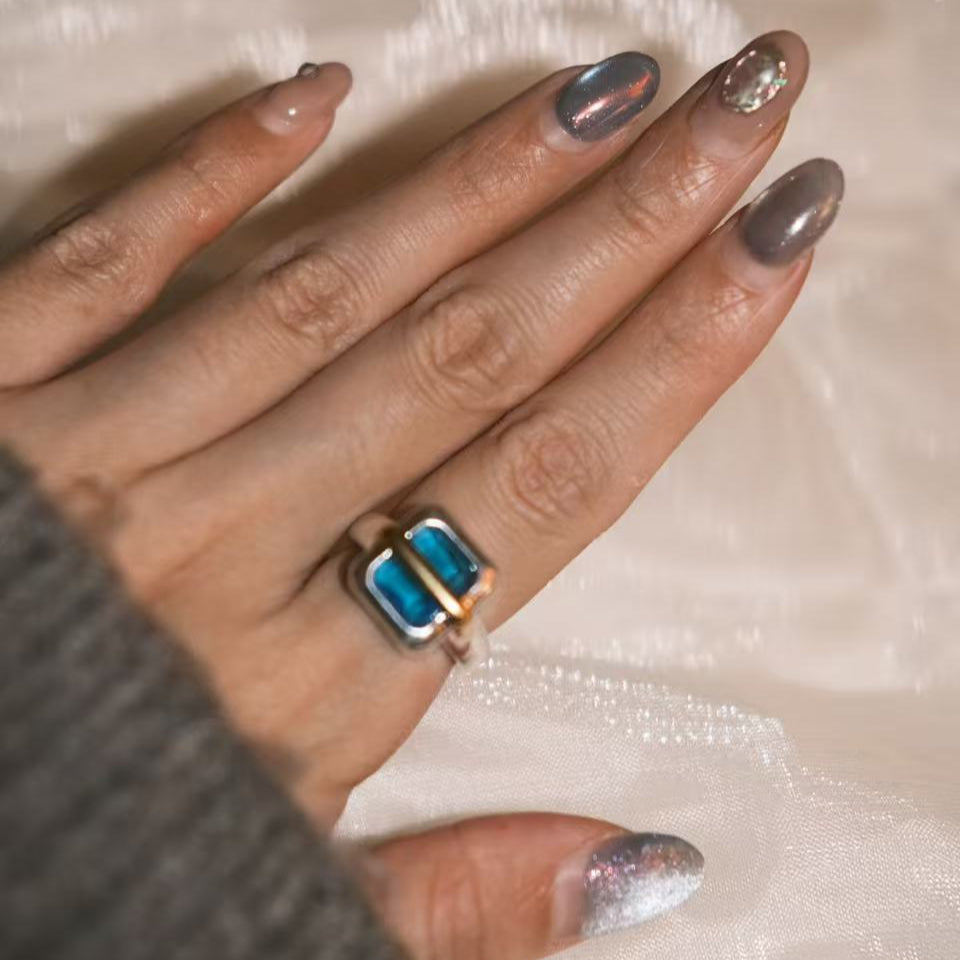 Miana Sombra en el lago anillo ajustable cobre bañado en plata con cristal azul