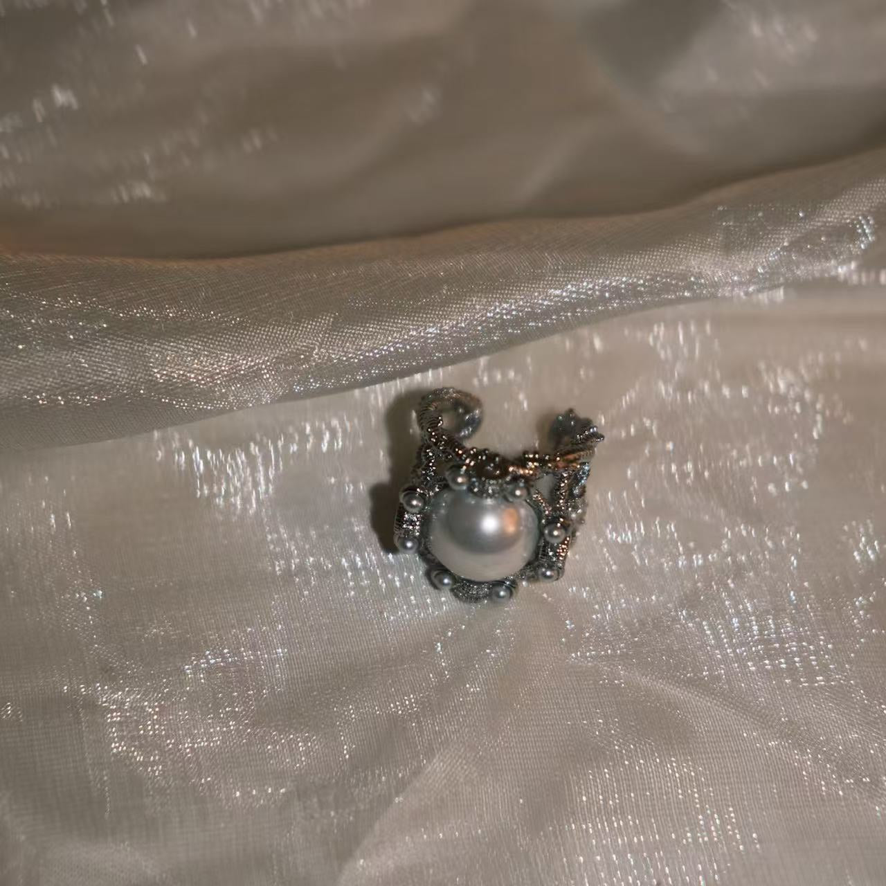 Miana anillo cobre plateado barroco con perla “La Perla en Flor”