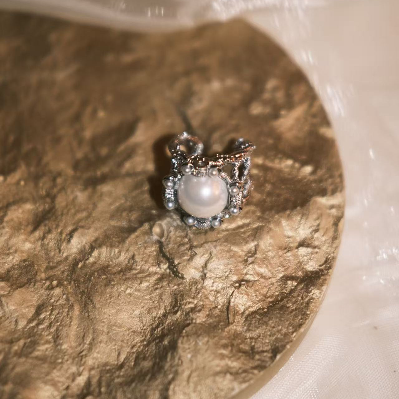 Miana anillo cobre plateado barroco con perla “La Perla en Flor”