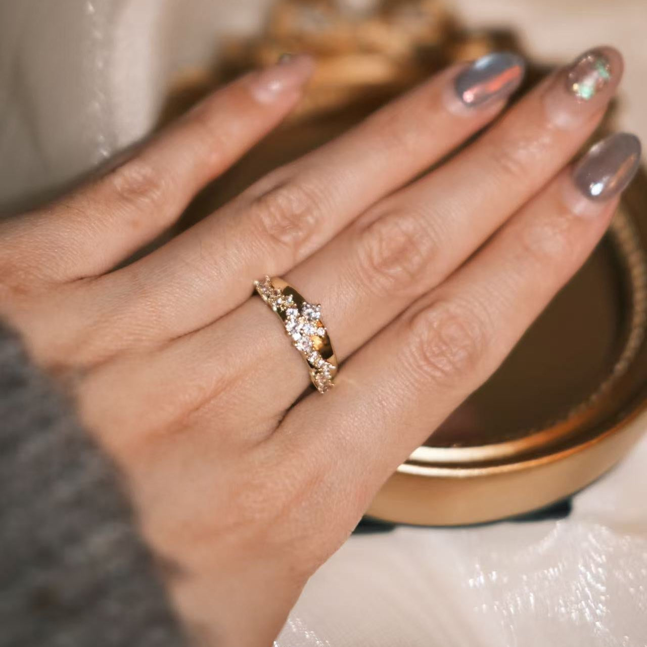 Miana anillo cobre dorado con circonitas “Constelación de Amor”