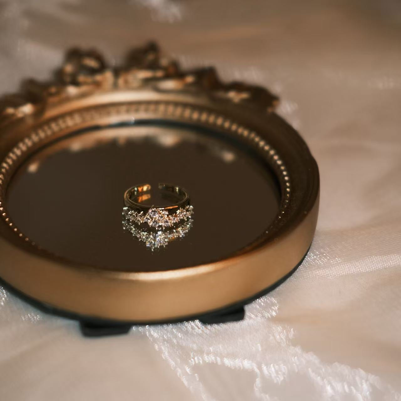 Miana anillo cobre dorado con circonitas “Constelación de Amor”