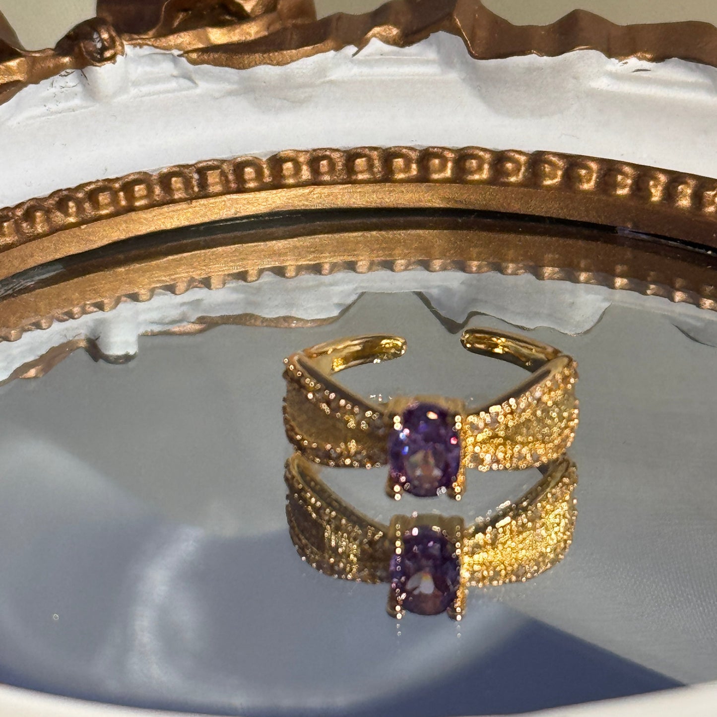 Anillo brillante dorado 18K circonita púrpura “Amor de Lavanda”
