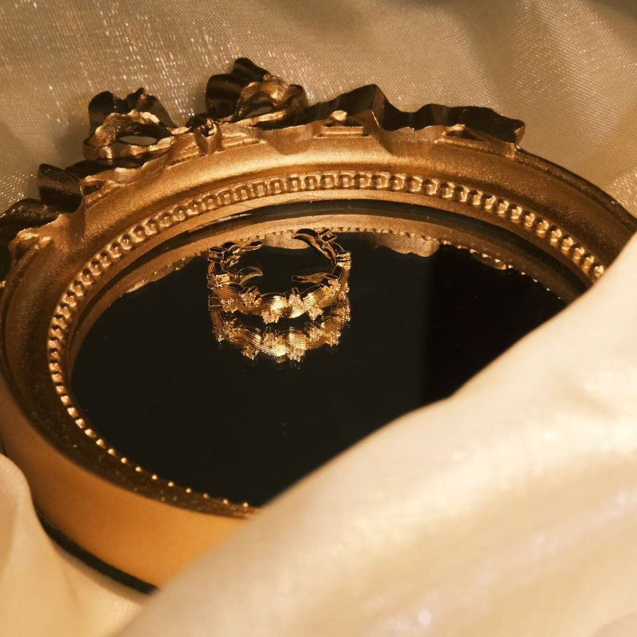 Miana anillo maximalista circonitas baño de oro 18k “Laberinto de Rosas”