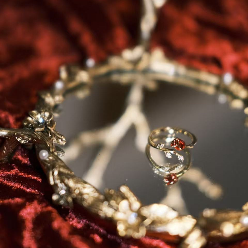 Miana anillo maximalista cobre dorado con circonitas “La Vida Rosa”