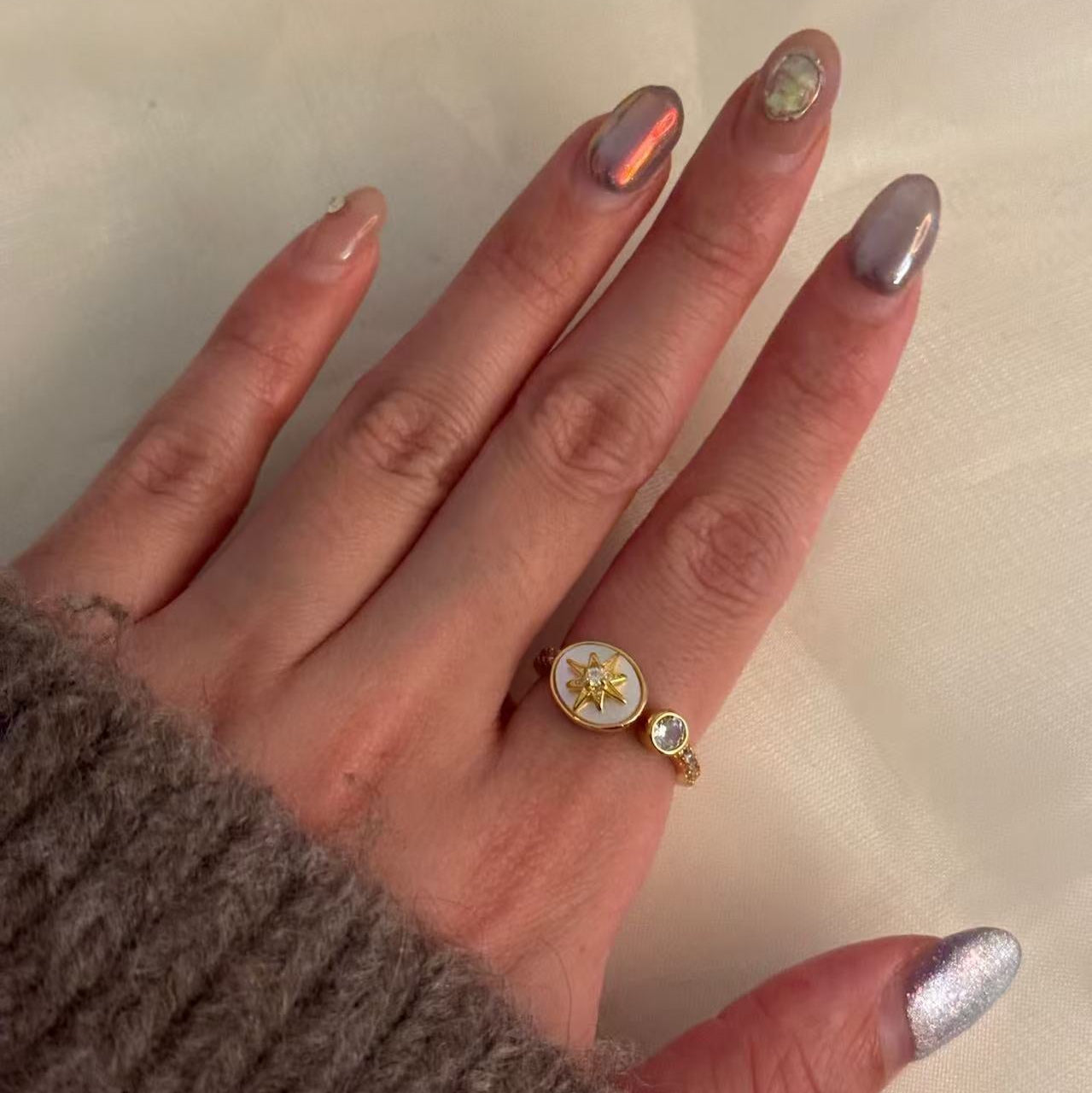 Miana Aurora Mística anillo ajustable celestial nácar dorado